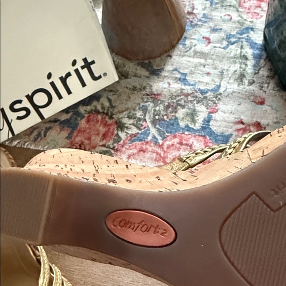 Easy Spirit Metallic Gold Women's Sandals - Picture 4 of 7